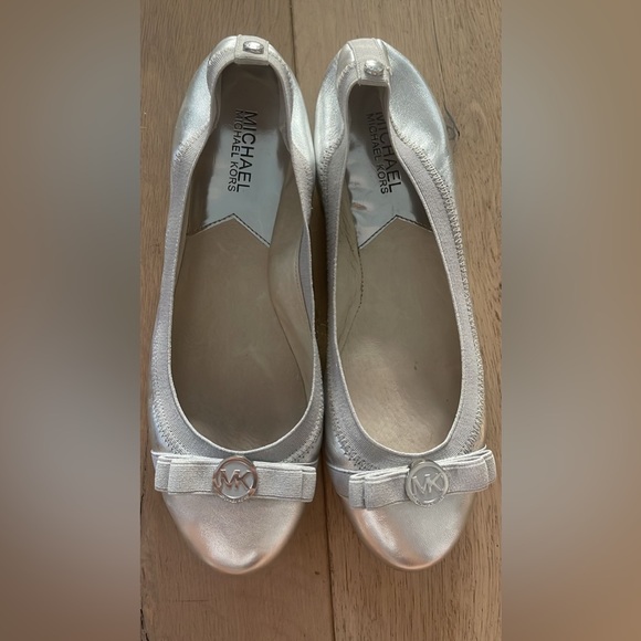 Michael Kors Metallic Silver Ballet Flats 8.5 - Picture 2 of 4